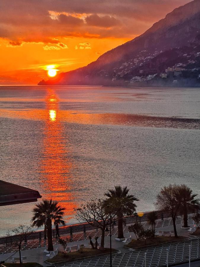 شقة A Terrace On The Sea مايوري المظهر الخارجي الصورة